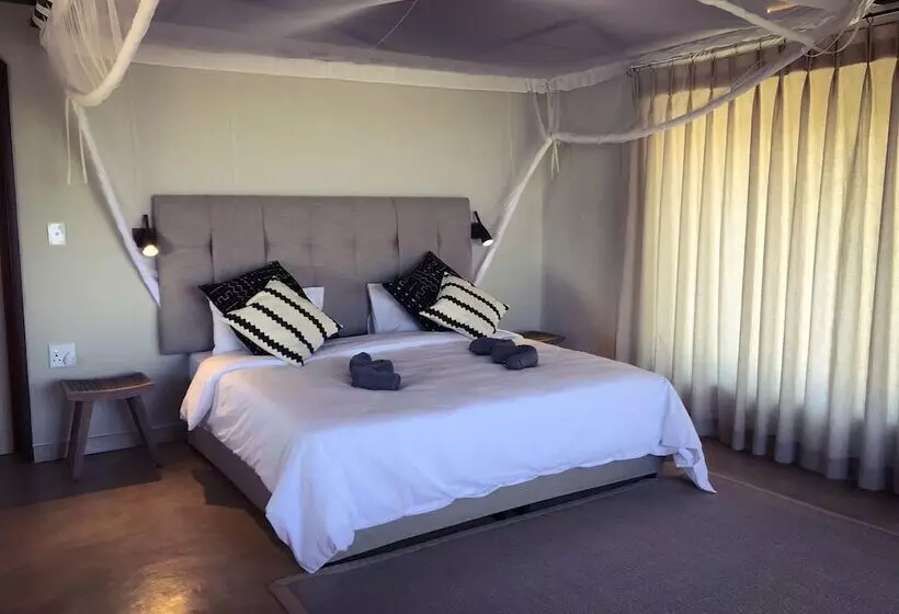 هتل Serondela Lodge