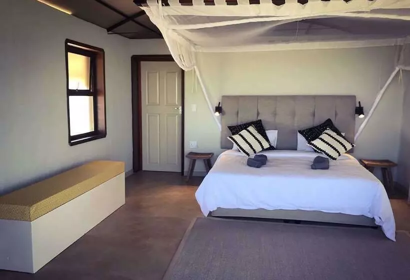 هتل Serondela Lodge