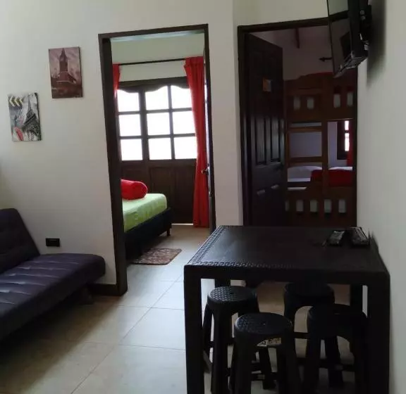 ユースホステル Hostal Balcones De La Piedra