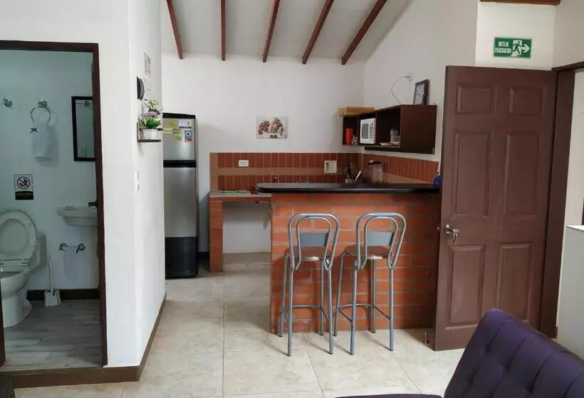 ユースホステル Hostal Balcones De La Piedra