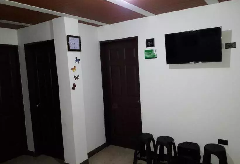 ユースホステル Hostal Balcones De La Piedra