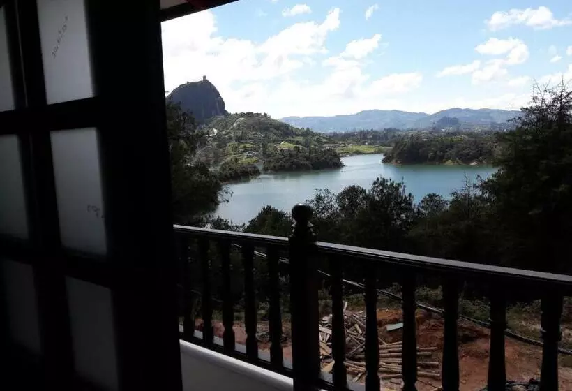 ユースホステル Hostal Balcones De La Piedra