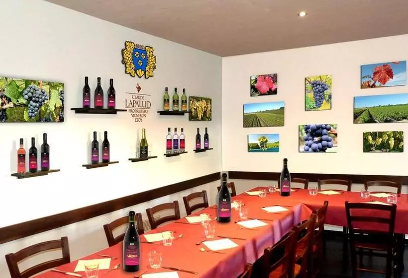 ベッドアンドブレックファースト Le Charme Du Prieuré