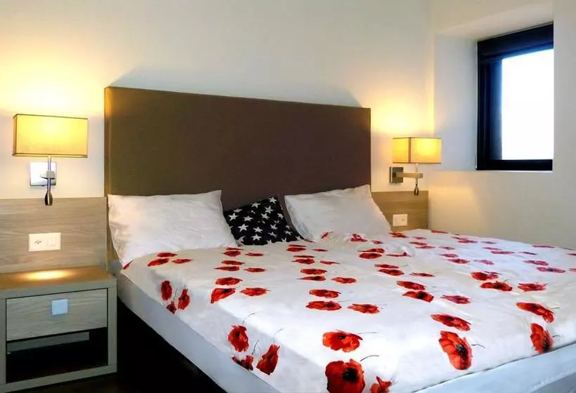 ベッドアンドブレックファースト Le Charme Du Prieuré