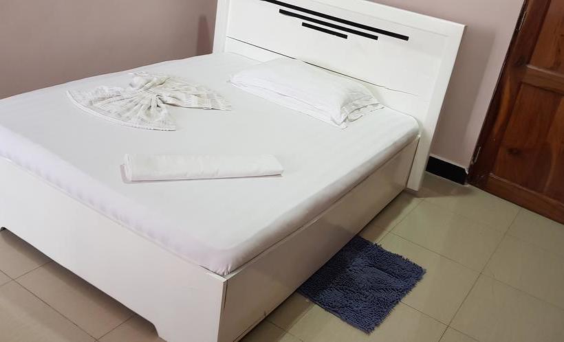 هتل B10 Airport Lodge