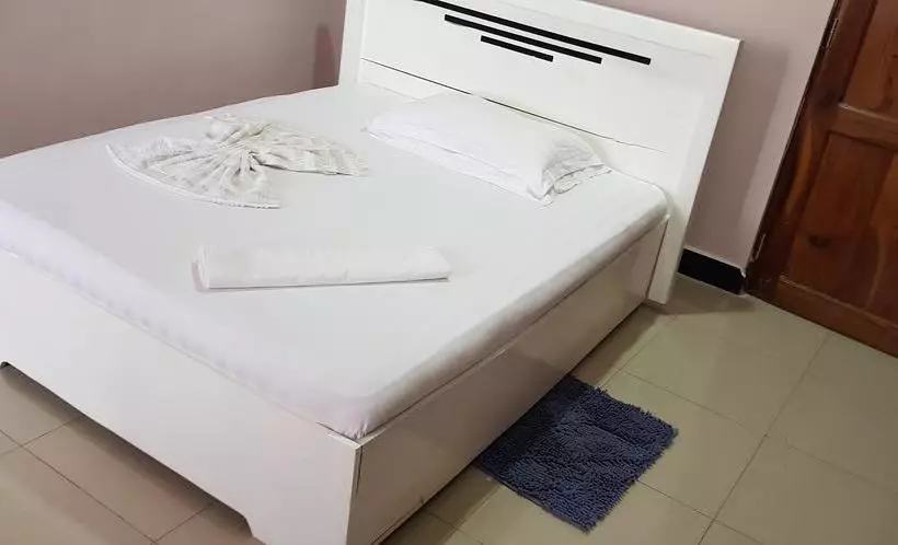 هتل B10 Airport Lodge