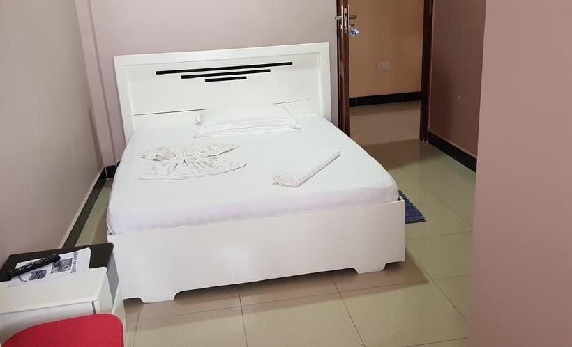 هتل B10 Airport Lodge