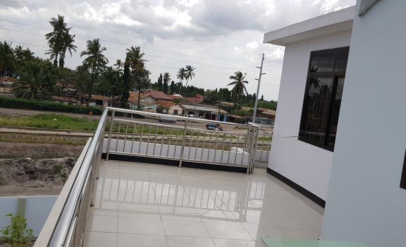 هتل B10 Airport Lodge