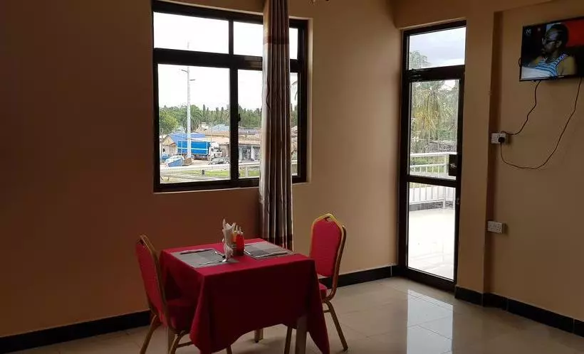 هتل B10 Airport Lodge