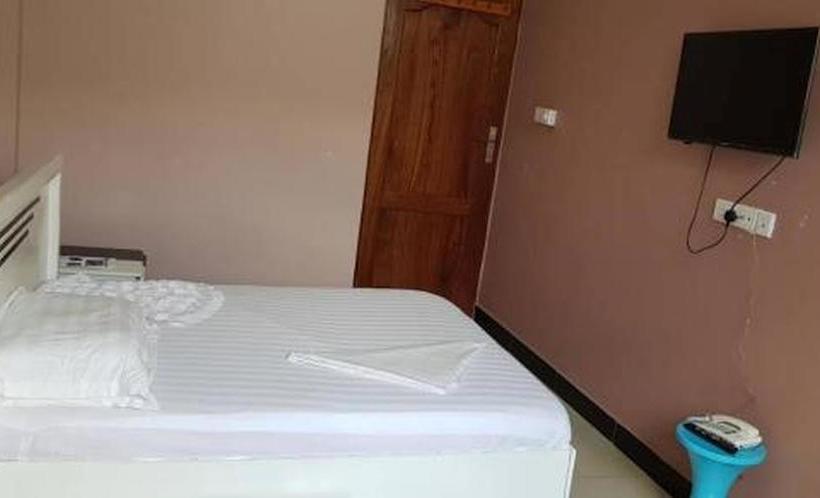 هتل B10 Airport Lodge