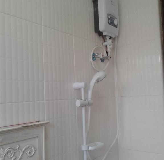 هتل B10 Airport Lodge