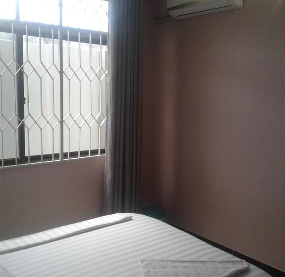 هتل B10 Airport Lodge