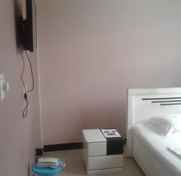 هتل B10 Airport Lodge