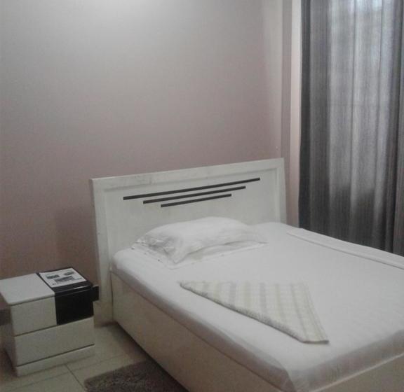 هتل B10 Airport Lodge