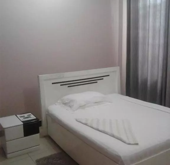 هتل B10 Airport Lodge