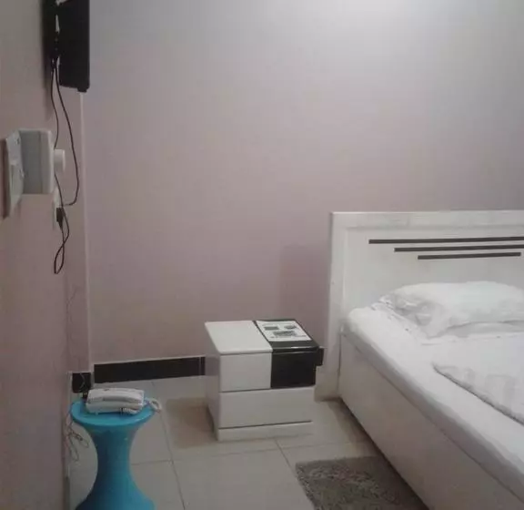 هتل B10 Airport Lodge