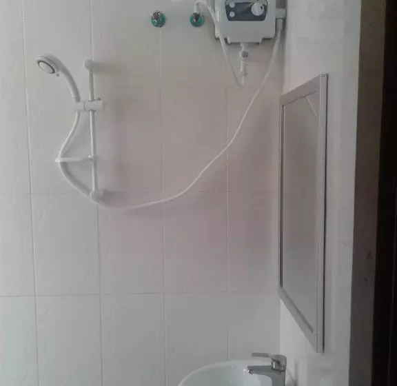 هتل B10 Airport Lodge