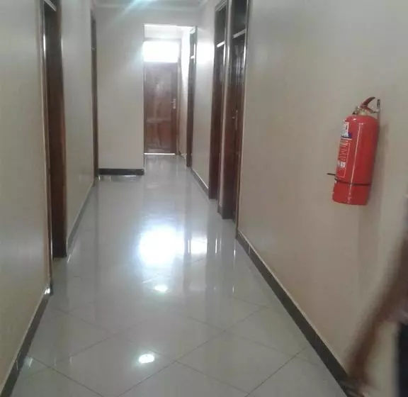 هتل B10 Airport Lodge