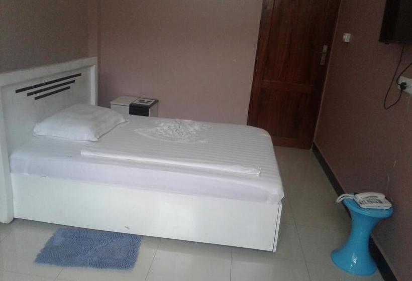 هتل B10 Airport Lodge