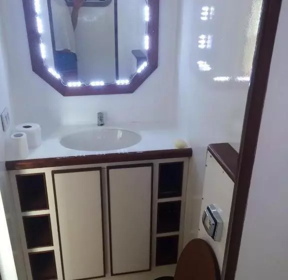 Tapri   Hotel Flutuante