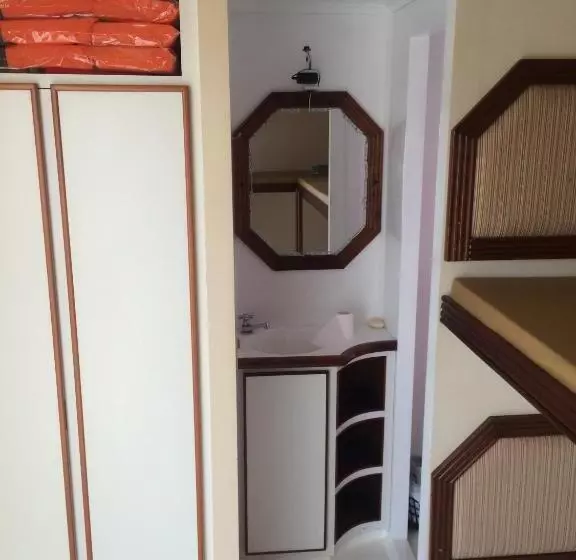 Tapri   Hotel Flutuante