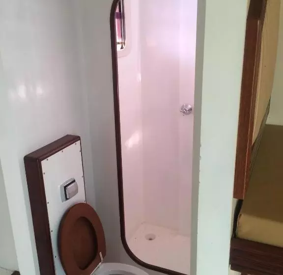 Tapri   Hotel Flutuante