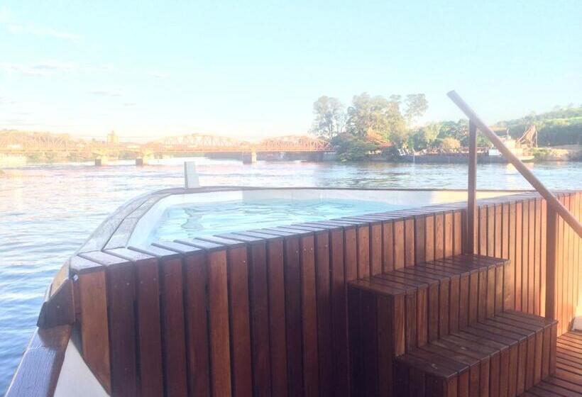 Tapri   Hotel Flutuante