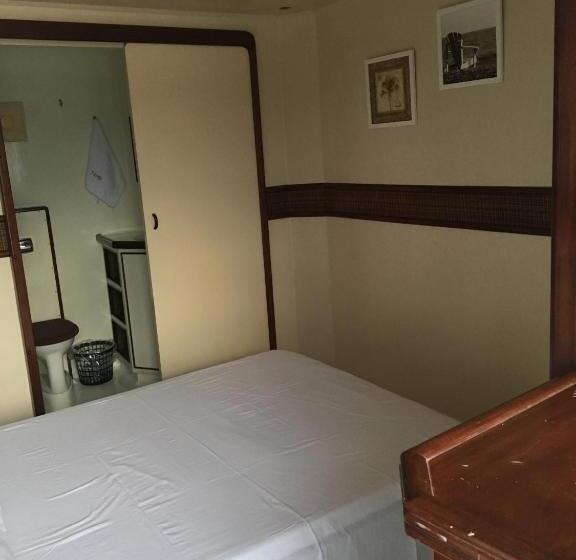 Tapri   Hotel Flutuante