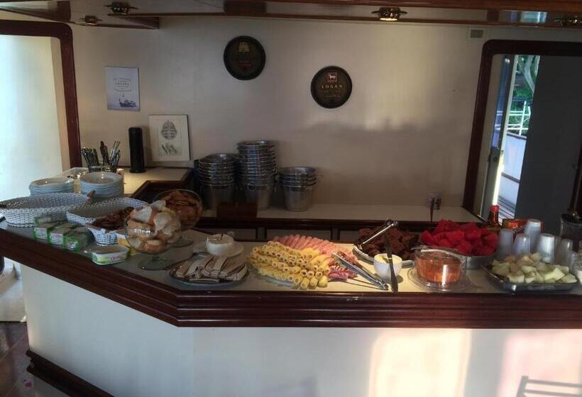 Tapri   Hotel Flutuante