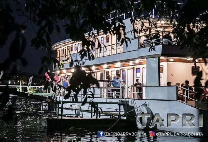 Tapri   Hotel Flutuante