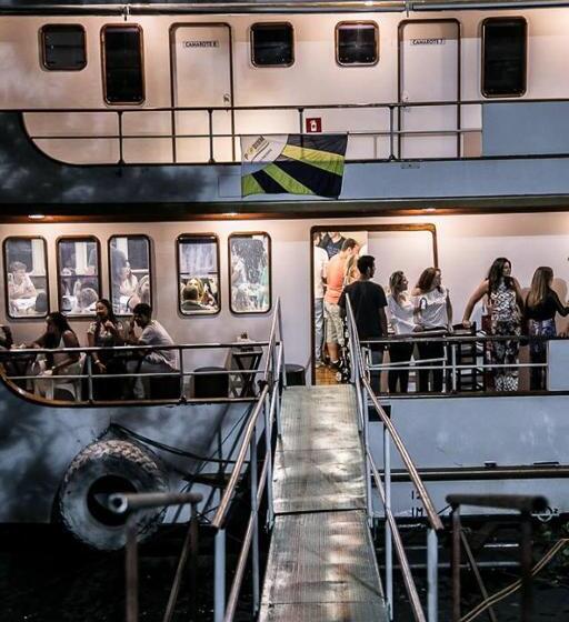 Tapri   Hotel Flutuante