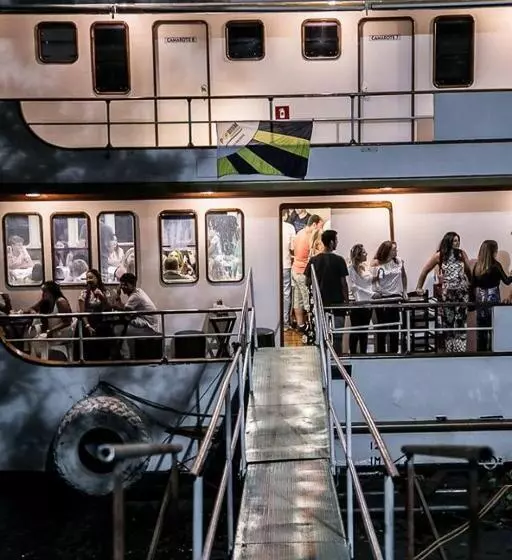 Tapri   Hotel Flutuante