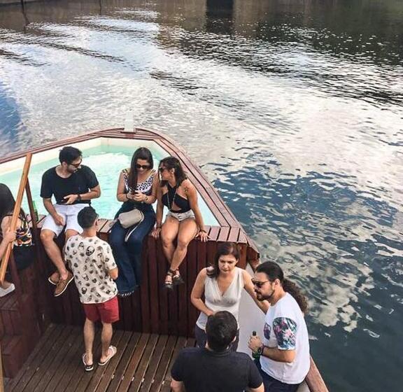 Tapri   Hotel Flutuante