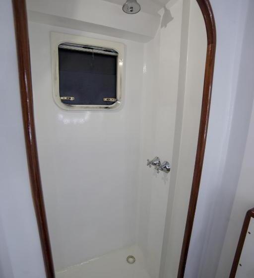 Tapri   Hotel Flutuante