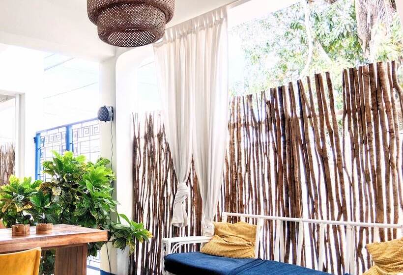 هتل Altea Tropical Inn