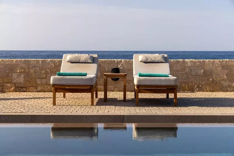 ホテル Castello Boutique Suites By The Sea