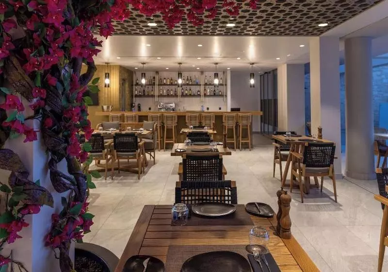 ホテル Castello Boutique Suites By The Sea