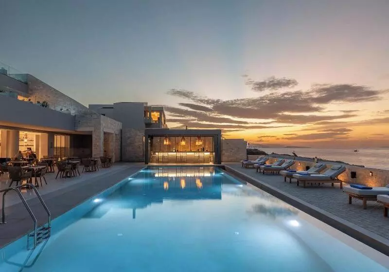 ホテル Castello Boutique Suites By The Sea