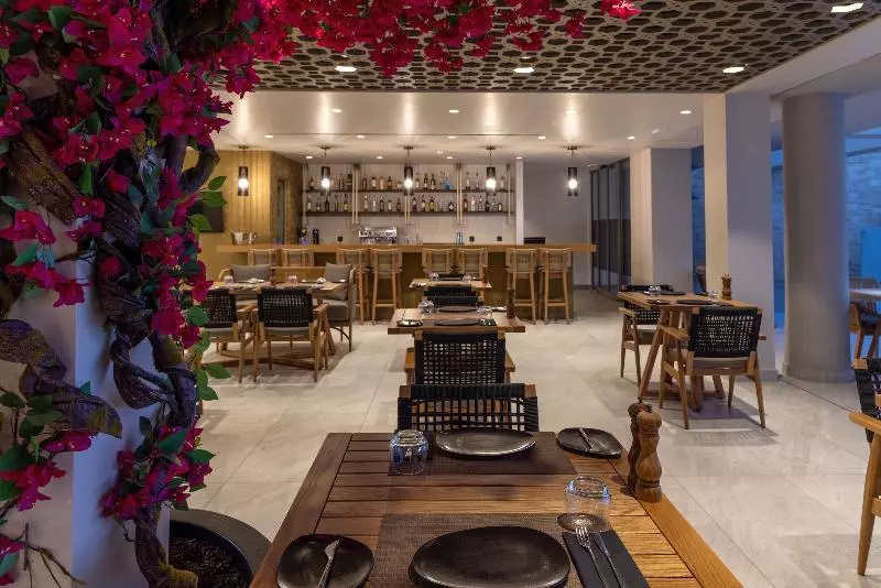 ホテル Castello Boutique Suites By The Sea