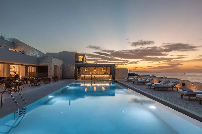 ホテル Castello Boutique Suites By The Sea