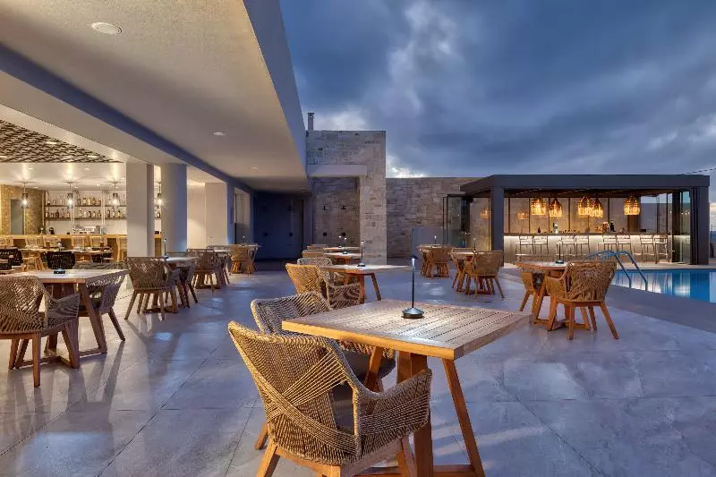 ホテル Castello Boutique Suites By The Sea