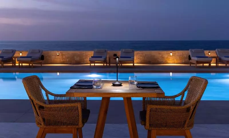 ホテル Castello Boutique Suites By The Sea