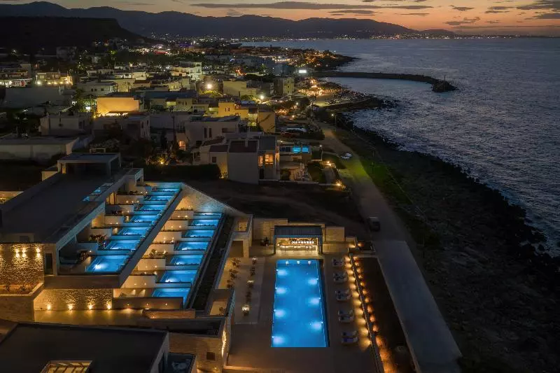 ホテル Castello Boutique Suites By The Sea