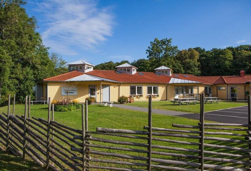 בית מלון כפרי Lisebergsbyns Stugor