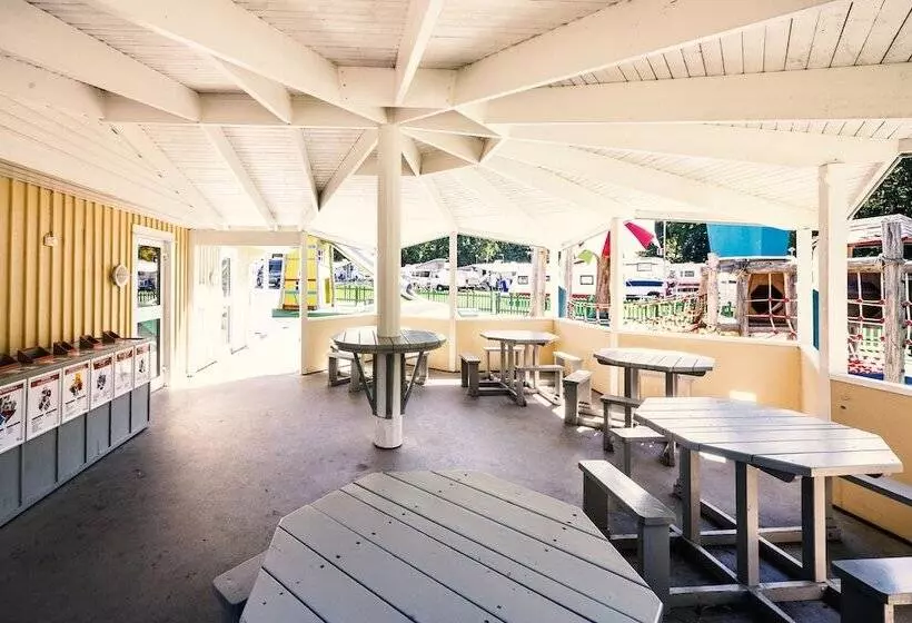 هتل Lisebergsbyns Stugor