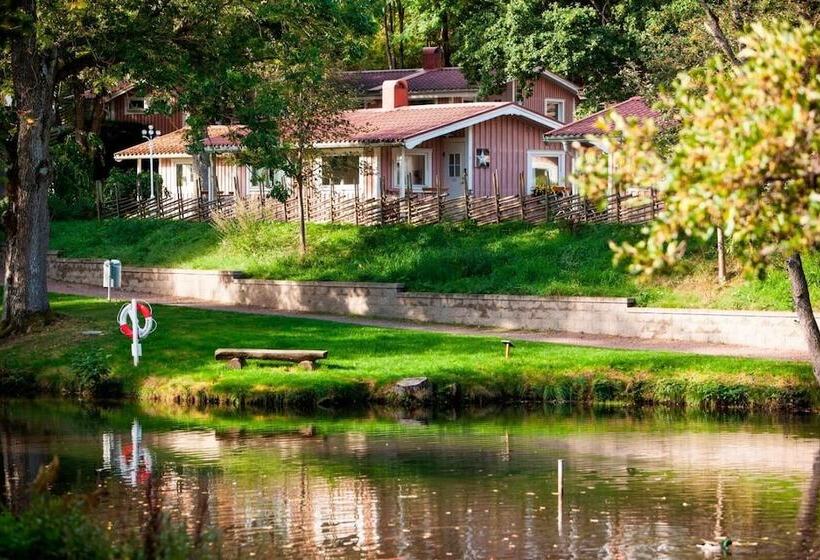 בית מלון כפרי Lisebergsbyns Stugor