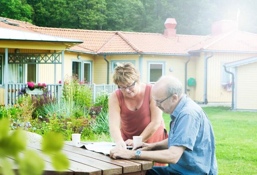 בית מלון כפרי Lisebergsbyns Stugor