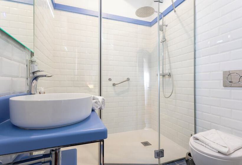 Pansiyon The Old House Marbella