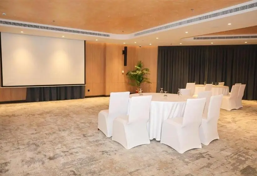 هتل Park Inn by Radisson Muscat