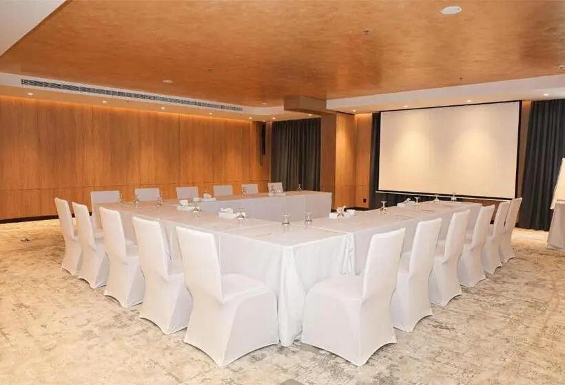 هتل Park Inn by Radisson Muscat